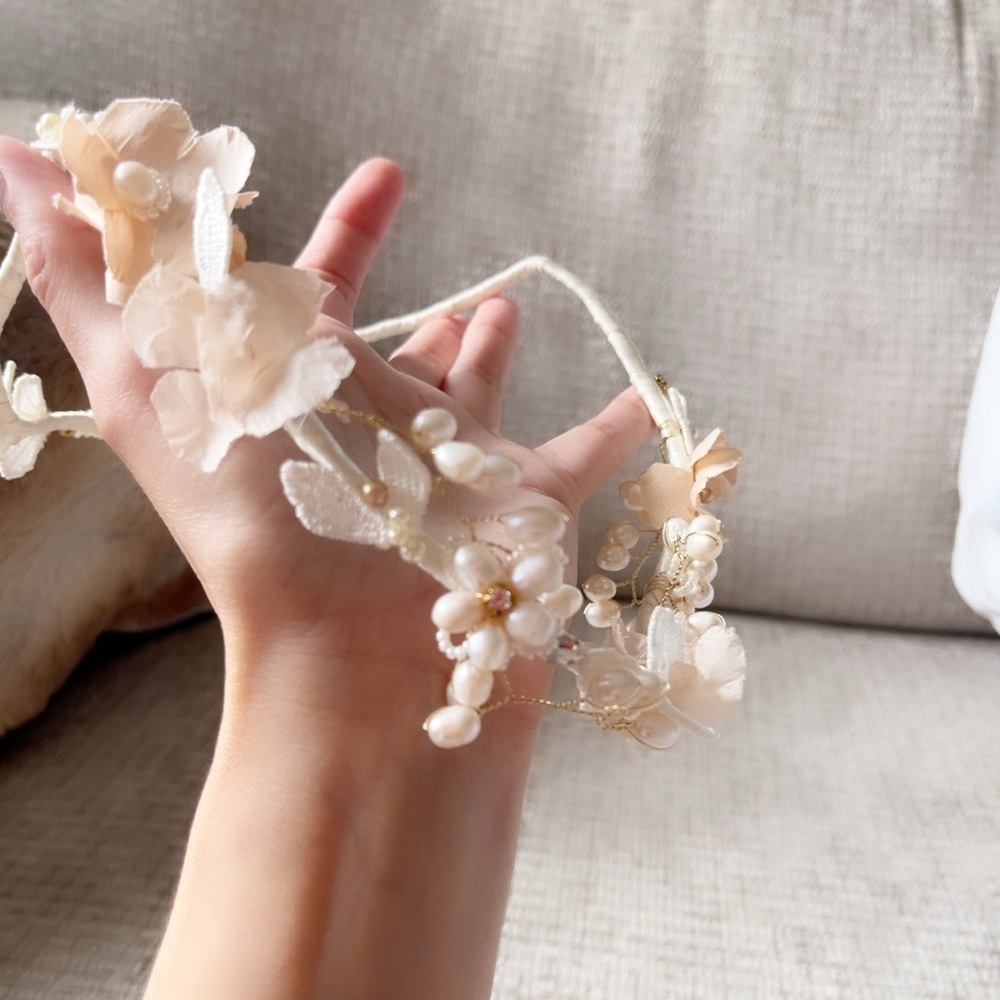 Gorgeous Wedding Elegant Cream Floral Headband - Picture 5 of 10